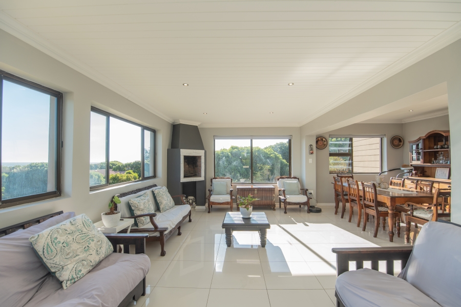 4 Bedroom Property for Sale in Clarendon Marine Eastern Cape